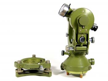This Wild theodolite features the final type of tribrach attachment method.
