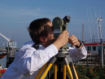 MIWB student taking a sun shot with the Wild T2 and the Van Leeuwen Roelofs prism in 2011.