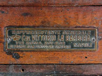 Vittorio la Barbera's label on the box of the pantometre à lunette.