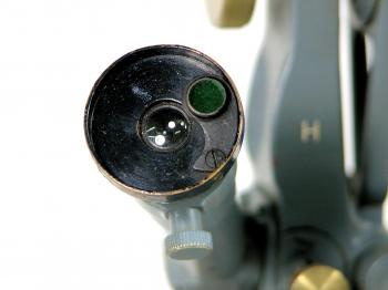 The circle microscopes have a single green shade.