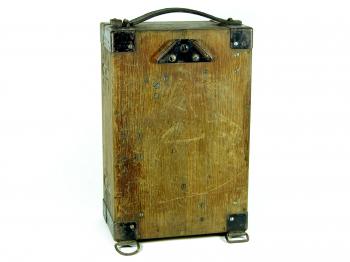 The box can be transformed to a rucksack.