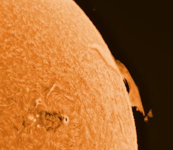 Detail of the Sun as imaged on 23 June 2022 @ 08:14 UTC with the Lunt @ f/28 and QHY163 mono.