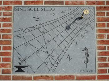 The 2017 west-facing sundial.